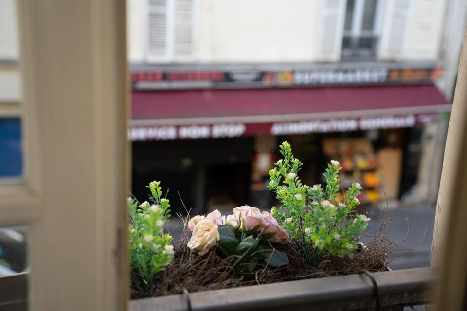 Apartment between the Arc de Triomphe and the Sacr-Cur Apartment in Paris