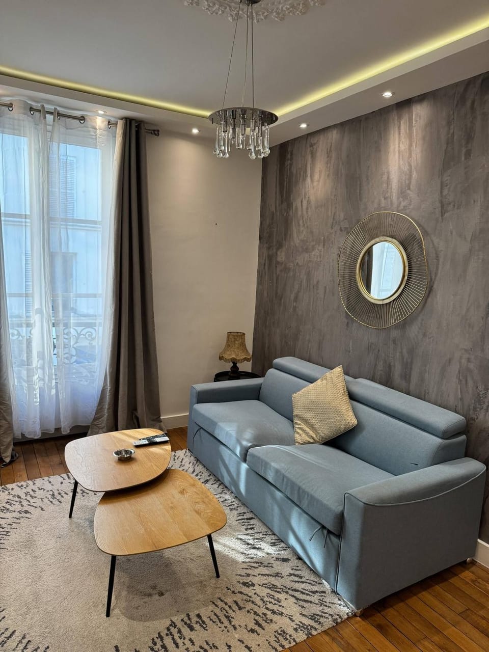 Apartment between the Arc de Triomphe and the Sacr-Cur Apartment in Paris