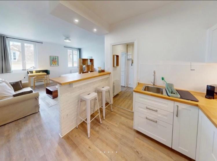 Kitchen or kitchenette, Living room, Dining area