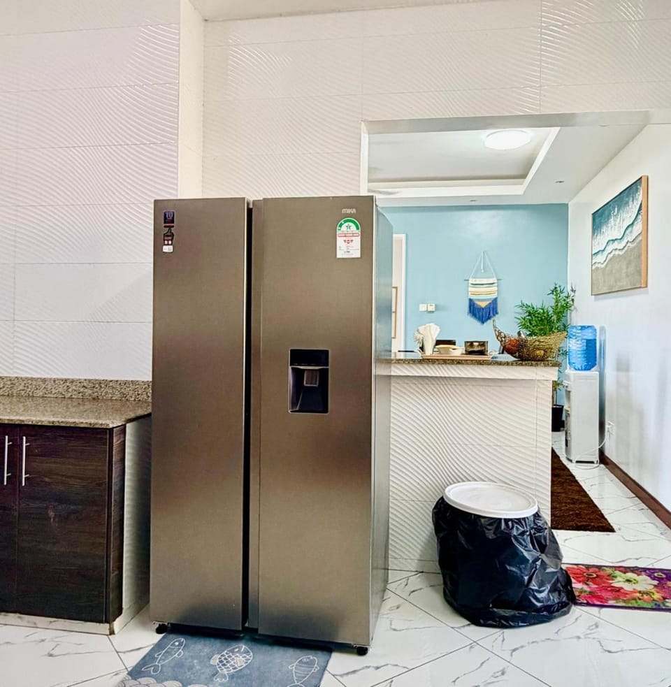 Kitchen or kitchenette, oven