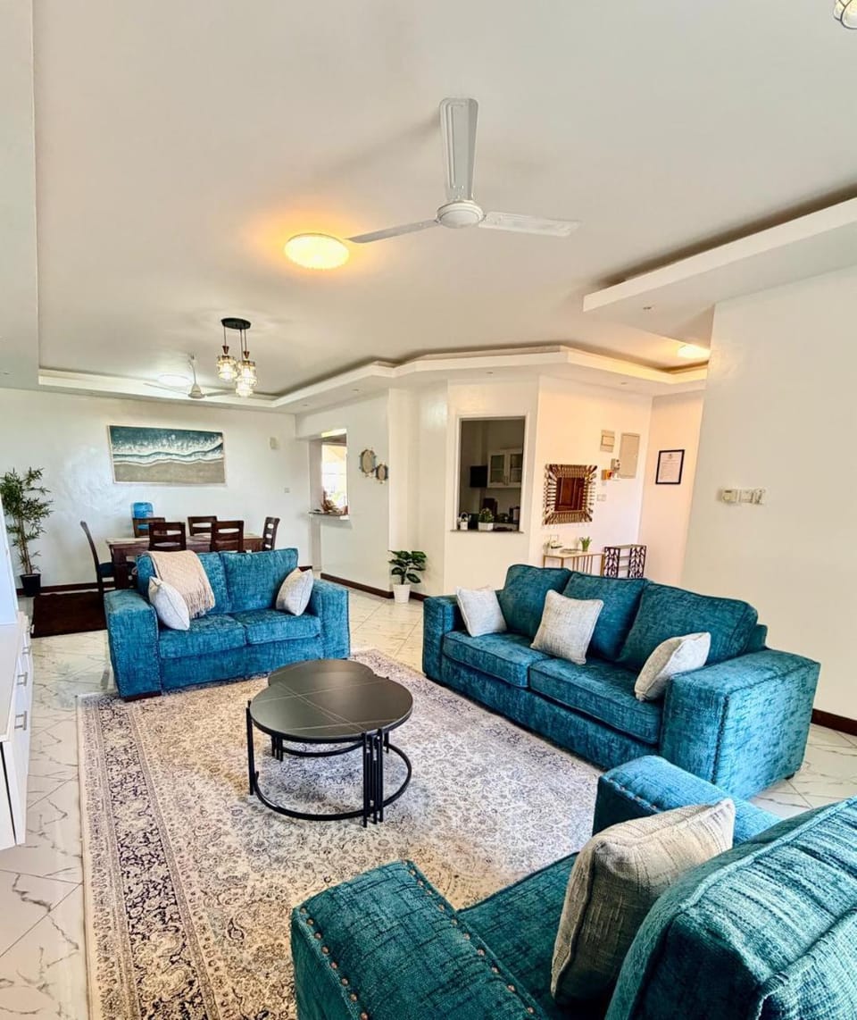 Communal lounge/ TV room, TV and multimedia, Living room, Seating area