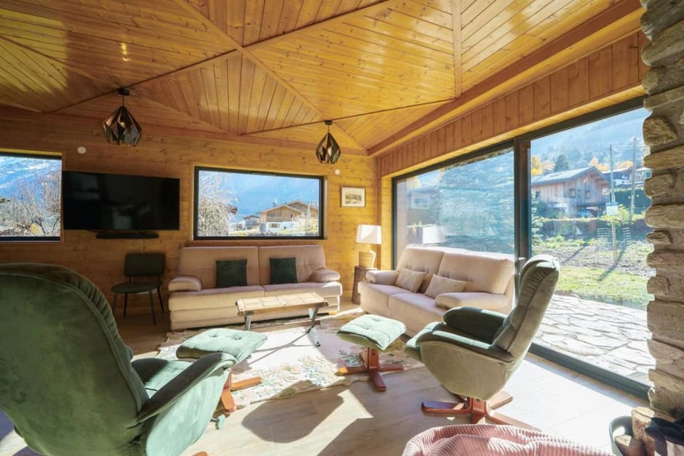 Shangri La Chalet 6CH Proche remontees mecaniques Calme Cheminee Chalet in Les Houches