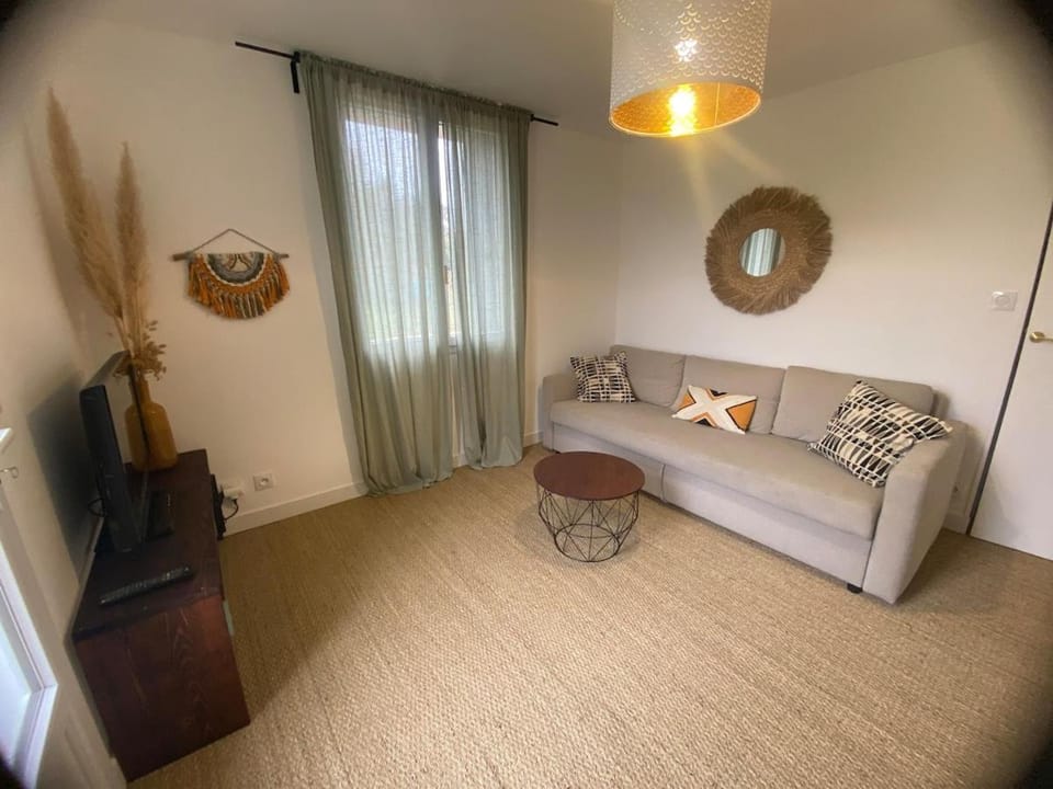 Communal lounge/ TV room, Living room, Seating area, Bedroom