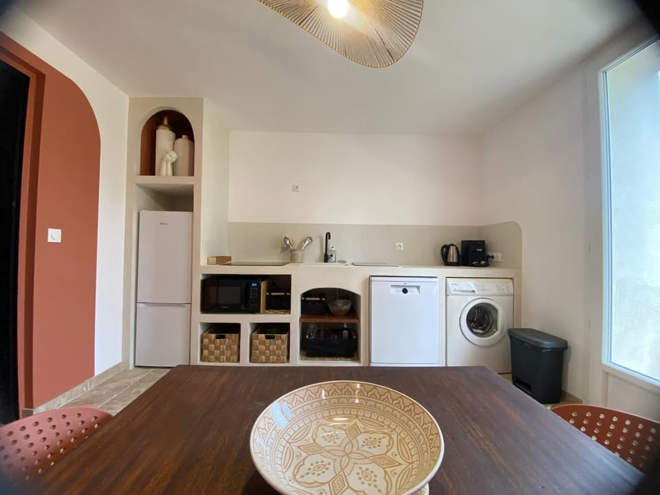 Kitchen or kitchenette, stove, kitchen