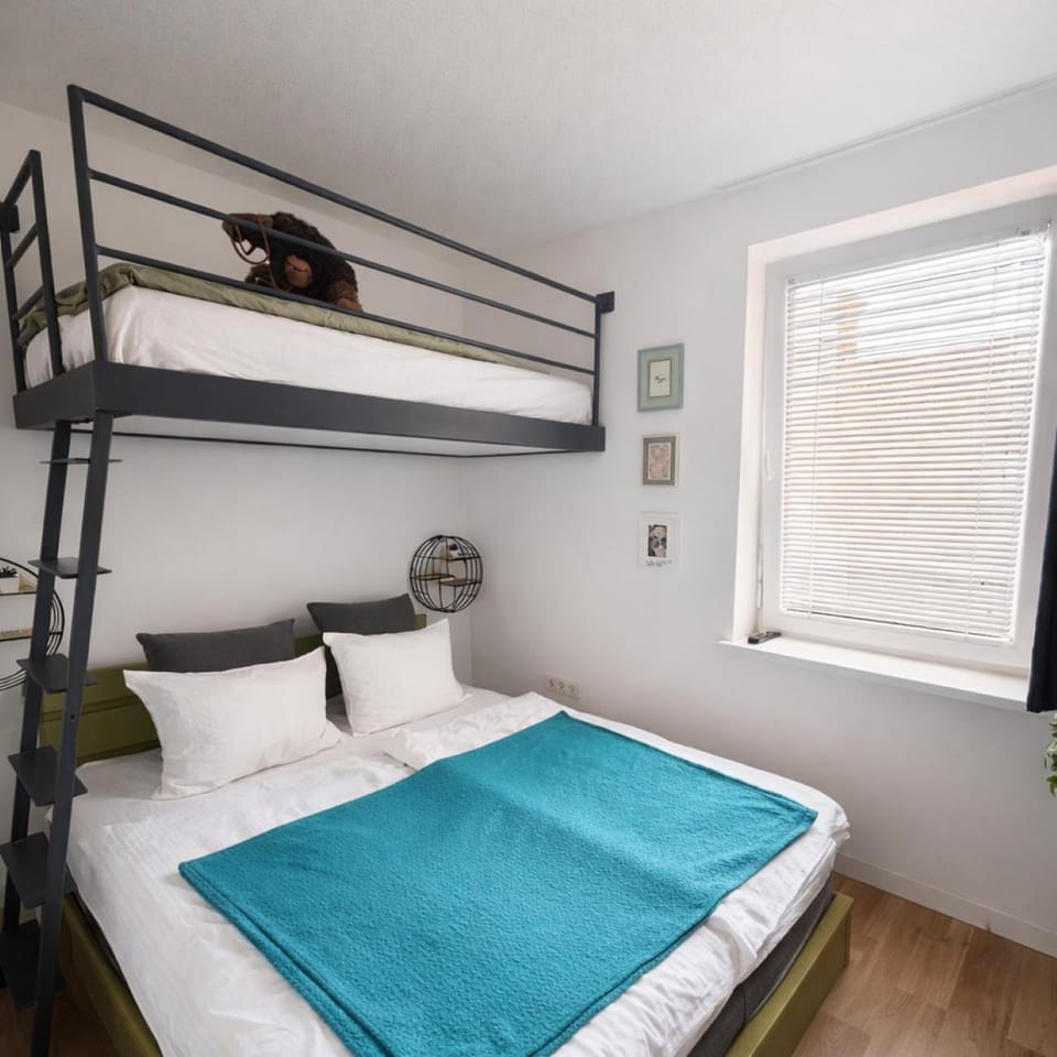 Bed, Photo of the whole room, Bedroom, bunk bed