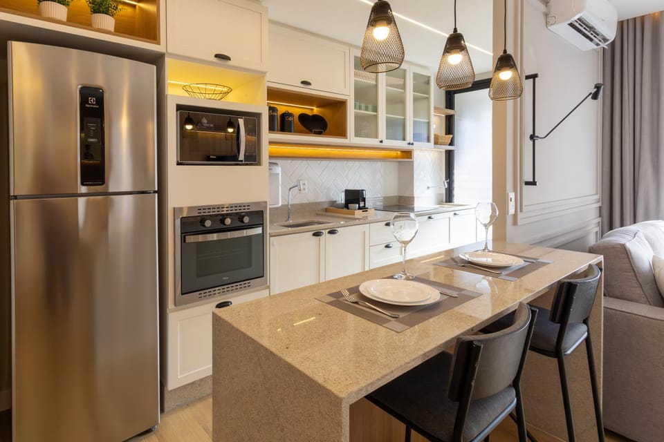 Kitchen or kitchenette, Dining area, oven, stove