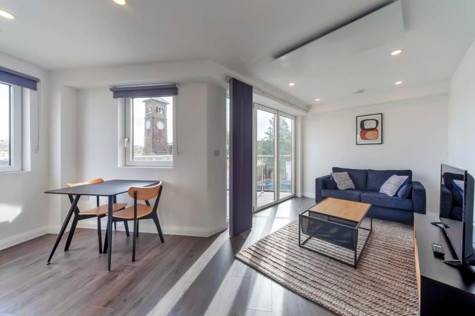 Ashford Town Centre - 1BR with fast WiFi & Balcony Apartment in Ashford