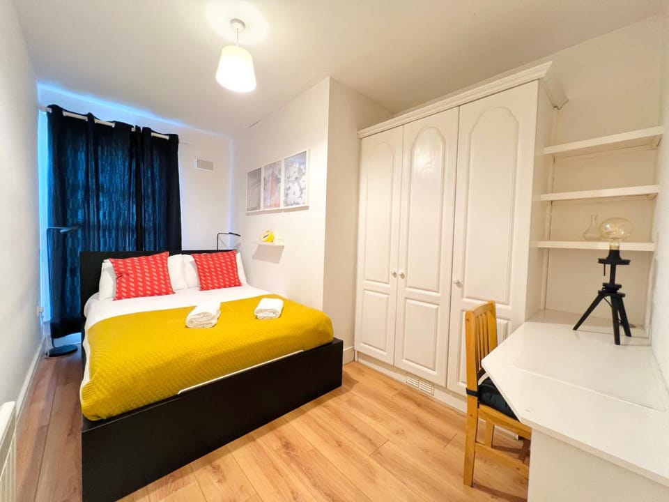 Bed, Photo of the whole room, Bedroom, wardrobe