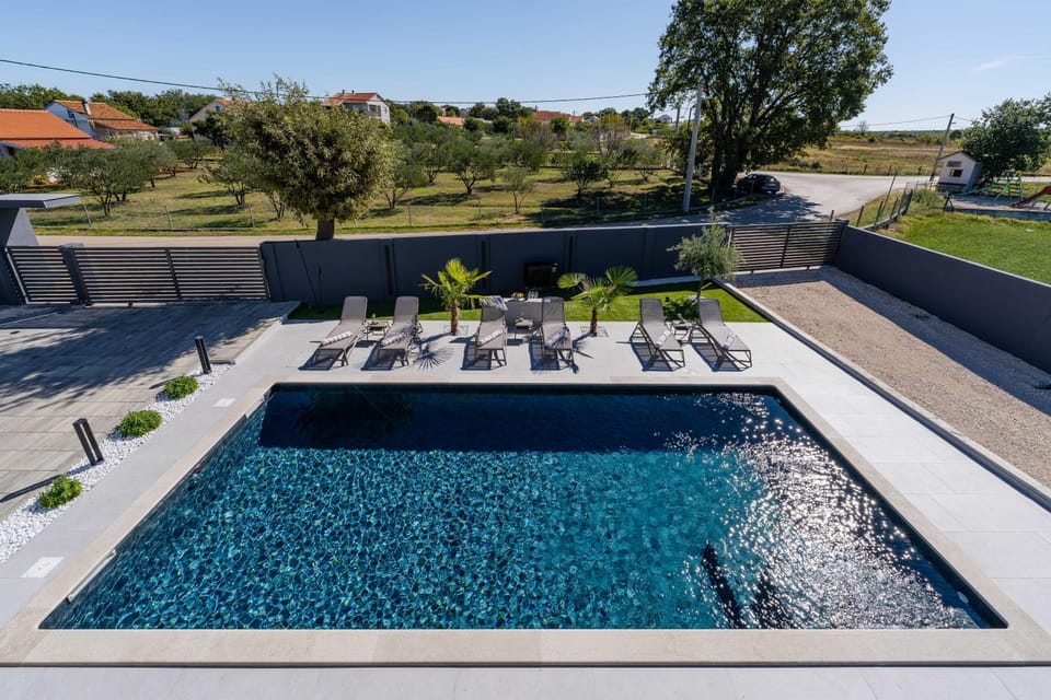 Natural landscape, Balcony/Terrace, Swimming pool