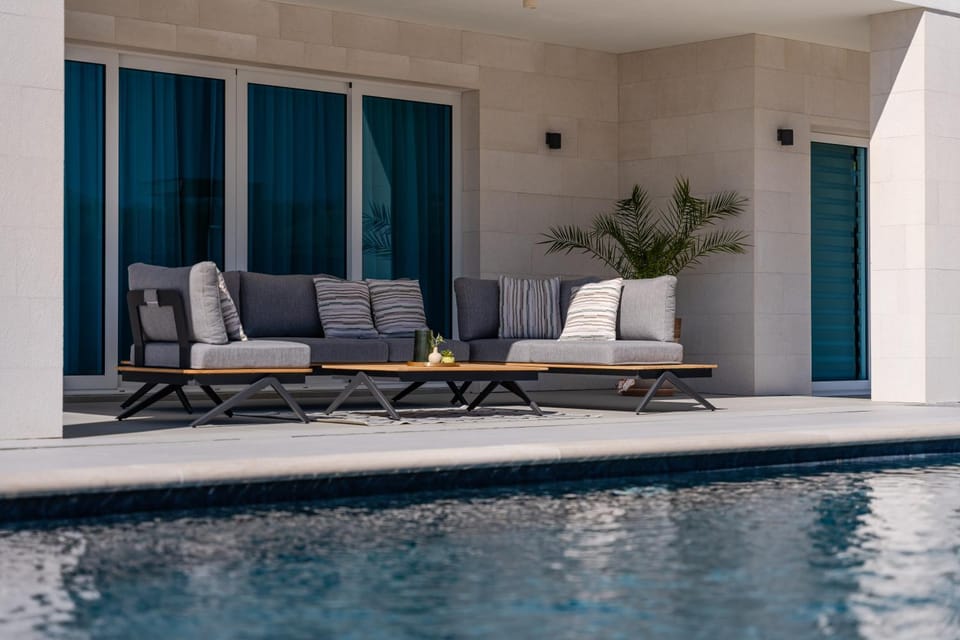 Balcony/Terrace, sunbed
