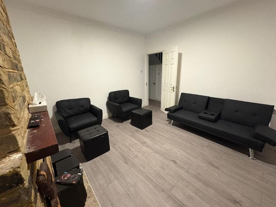 Convenient London Home Near Tube & Free Parking Villa in London Borough of Ealing