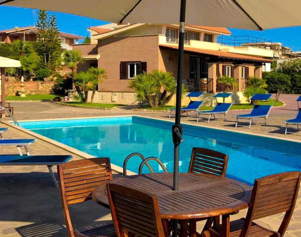 Property building, Day, Dining area, Pool view, Swimming pool, sunbed