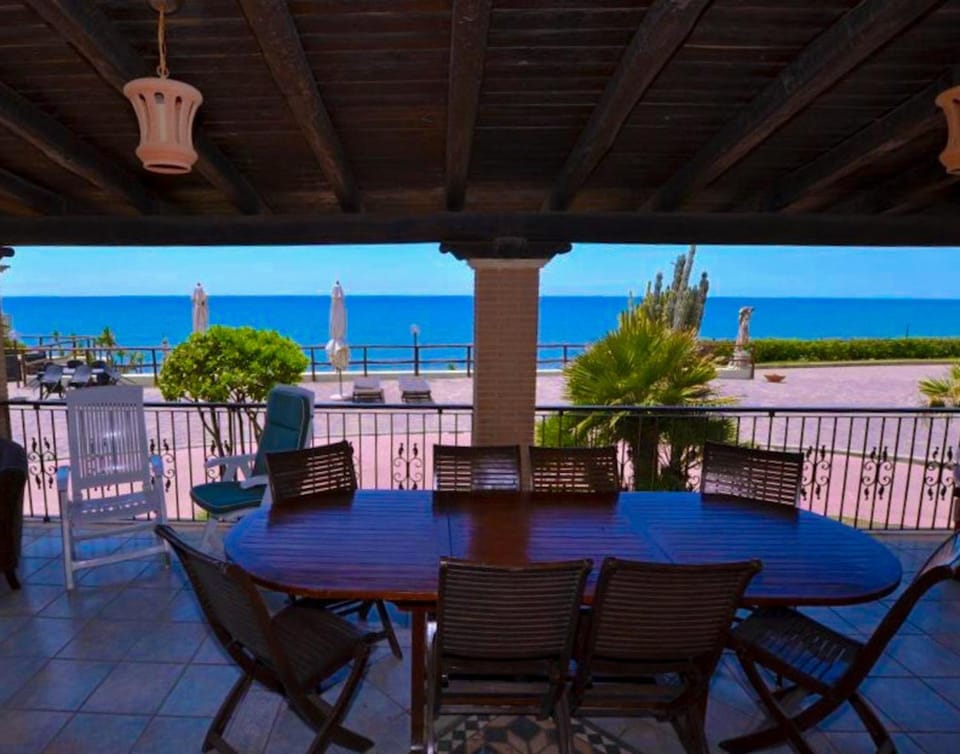 Patio, Day, Natural landscape, View (from property/room), Balcony/Terrace, Dining area, Sea view