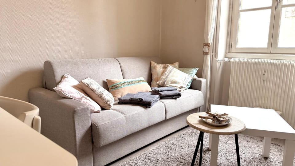 Bed, Living room, Seating area