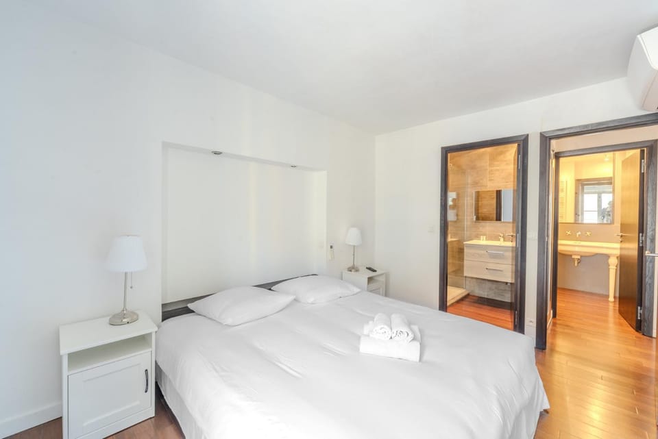 Bed, Photo of the whole room, Bedroom, towels, wardrobe