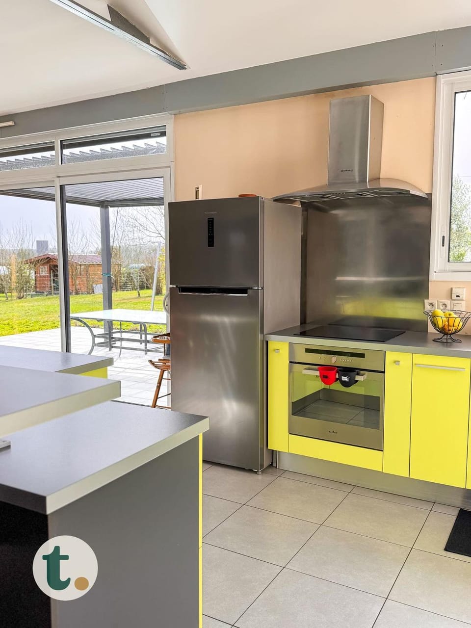 Kitchen or kitchenette, oven, stove