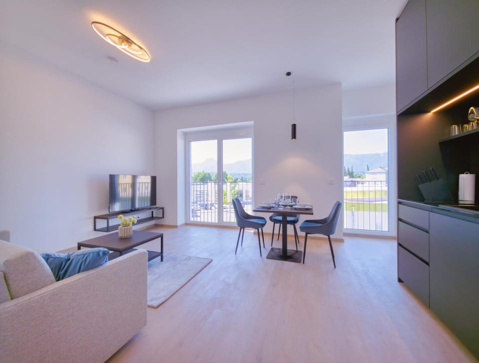 View (from property/room), Living room, Dining area, kitchen