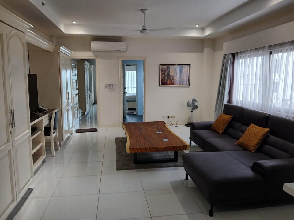 Communal lounge/ TV room, Living room, air conditioner
