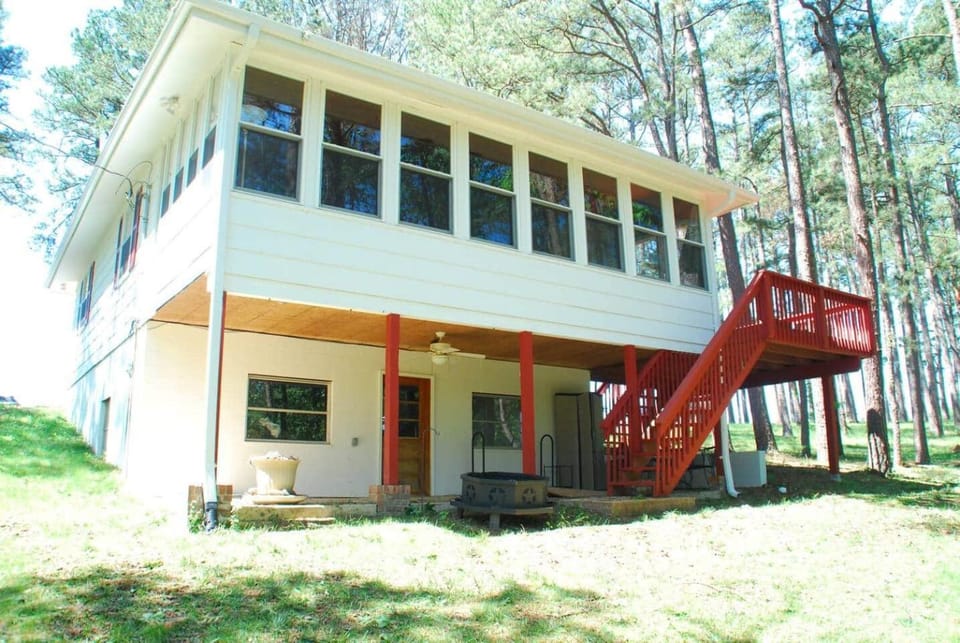 Fire Pit Cabin Retreat - Sleeps 6 - 1hr from STL Cabin in Ozark Mountains