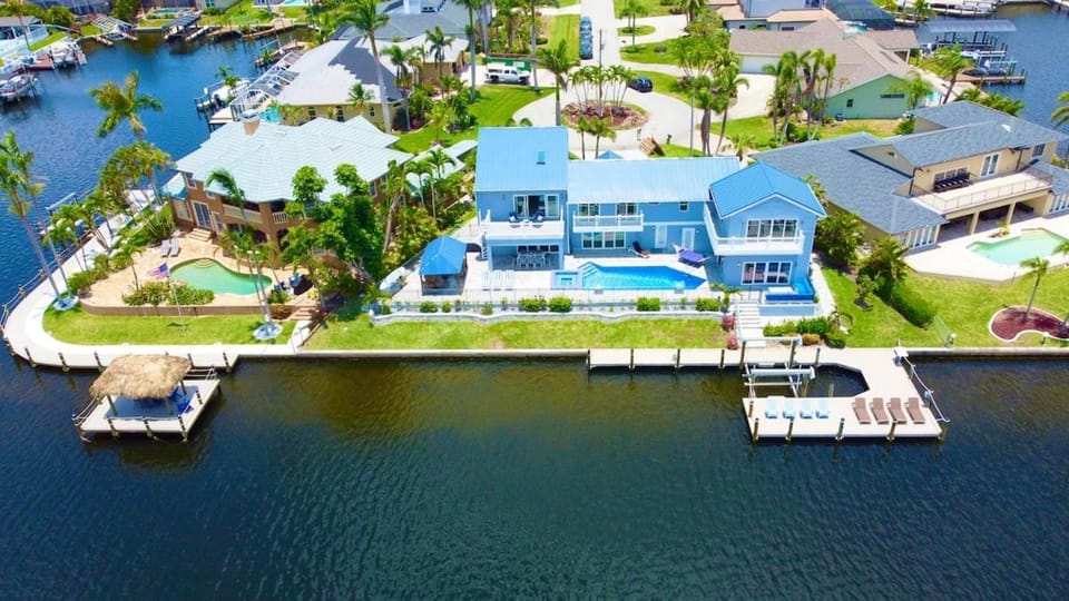 CoralVilla Key West, 2 Story Villa, pool, spa, game room, outdoor kitchen, kayaks, Tiki hut Villa in Cape Coral