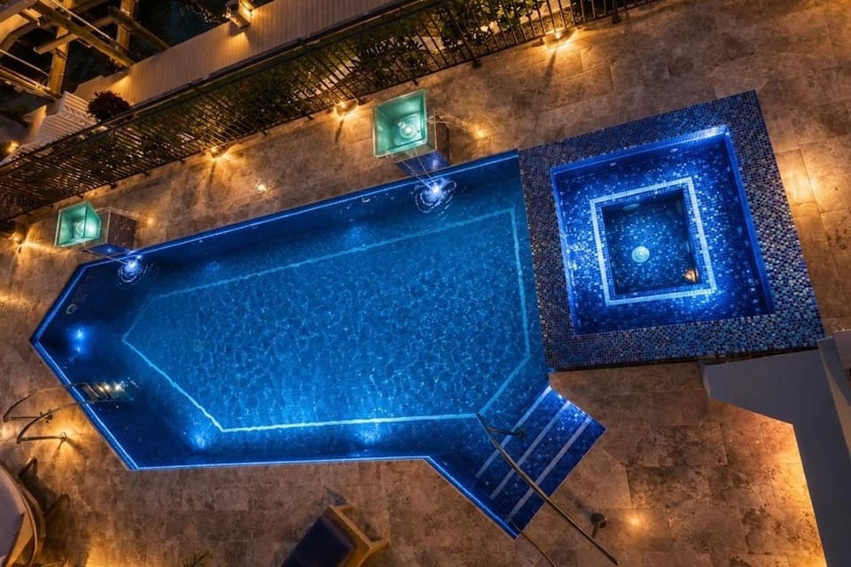 CoralVilla Key West, 2 Story Villa, pool, spa, game room, outdoor kitchen, kayaks, Tiki hut Villa in Cape Coral