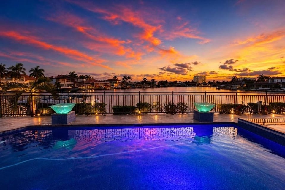 CoralVilla Key West, 2 Story Villa, pool, spa, game room, outdoor kitchen, kayaks, Tiki hut Villa in Cape Coral