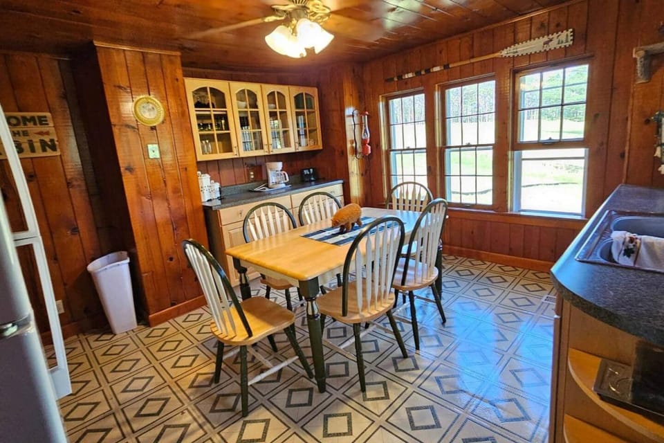 Cozy Cabin Retreat - Sleeps 8 - 1 Hr from STL Cabin in Ozark Mountains