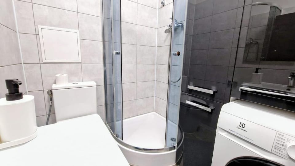 Shower, Toilet, Bathroom, washing machine