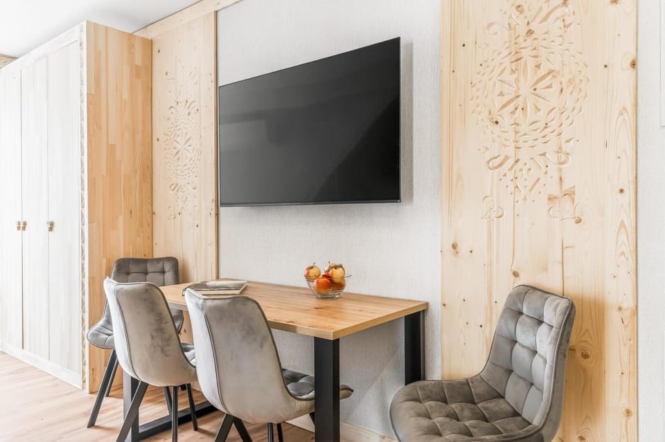 TV and multimedia, Dining area