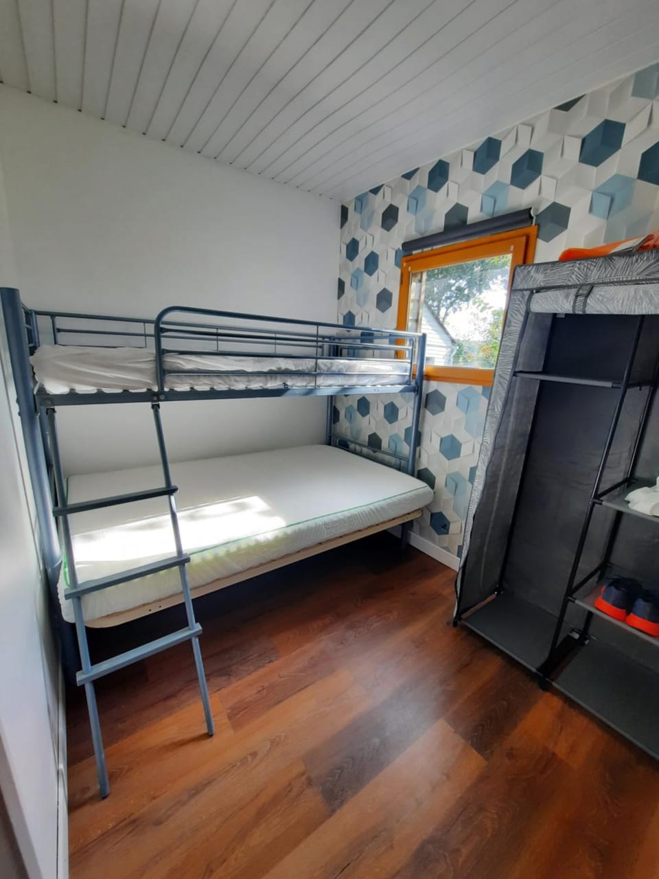 Bedroom, bunk bed