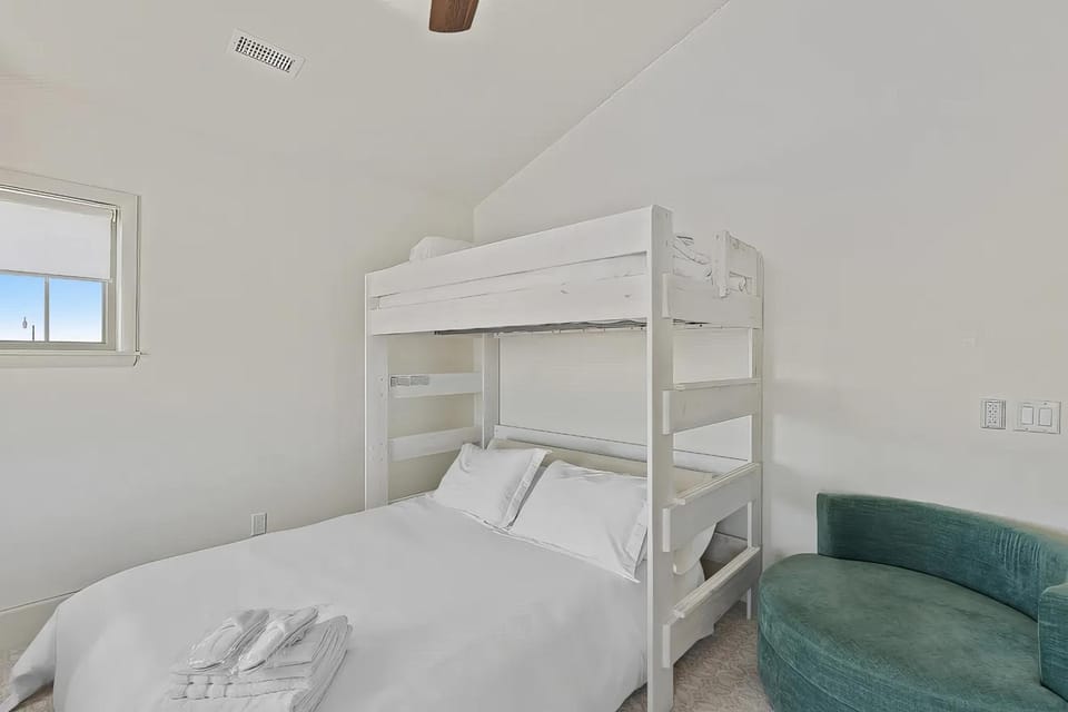 Surf City Shores - Ocean View Hot Tub & Beach Access House in Surf City