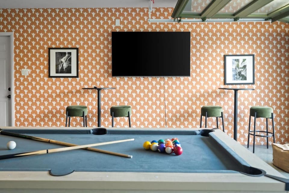 Billiard, Game Room, TV and multimedia