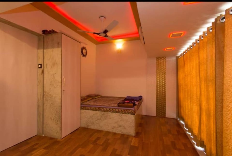 Bed, Bedroom, Mountain view, wardrobe, air conditioner