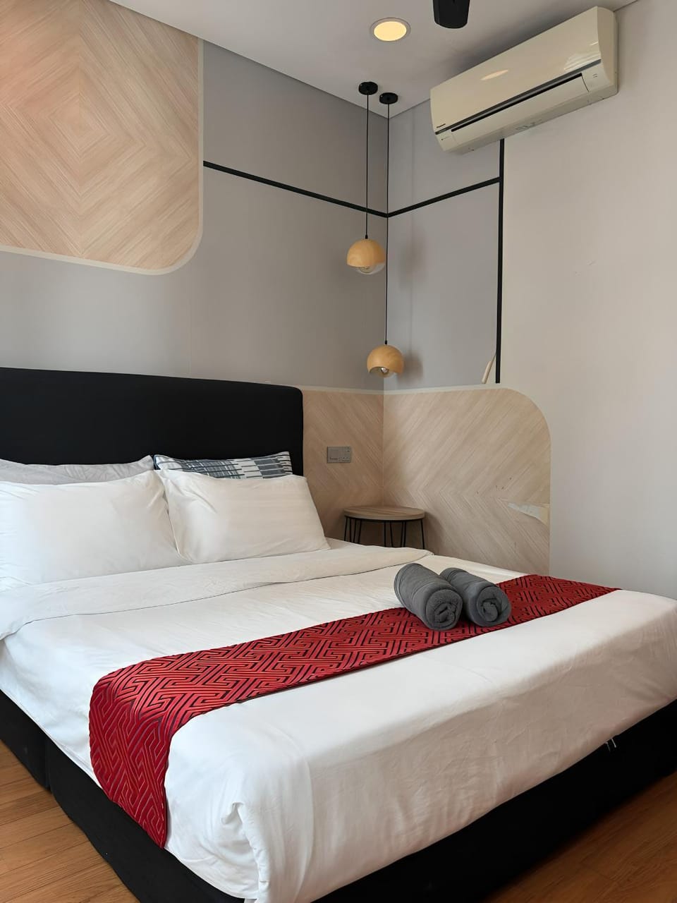 Bedroom, towels, air conditioner