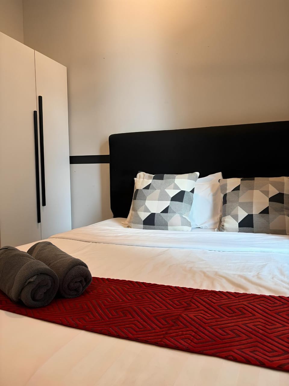 Photo of the whole room, Bedroom, towels