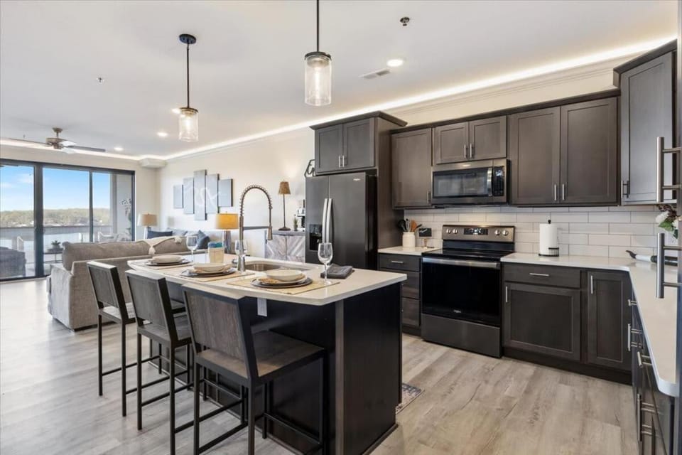 Waterview Retreat in Osage Beach with Public Dock and Community Pool House in Osage Beach