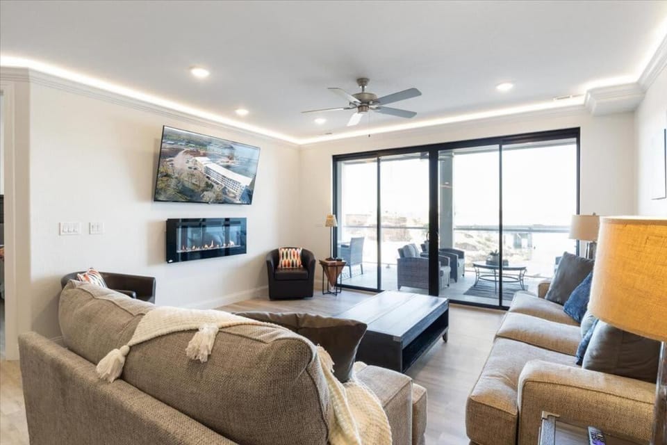 Waterview Retreat in Osage Beach with Public Dock and Community Pool House in Osage Beach