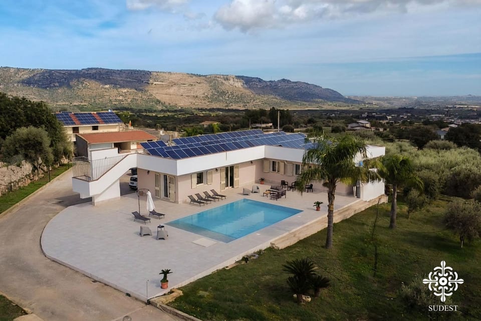Bird's eye view, Pool view