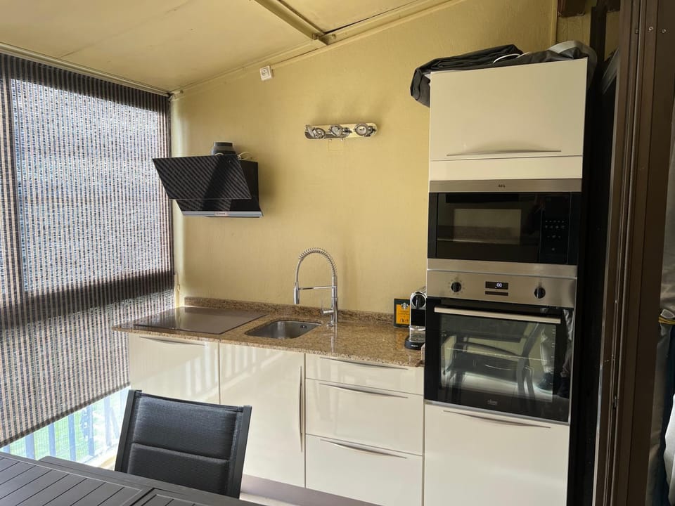 Kitchen or kitchenette, dishwasher, oven, stove