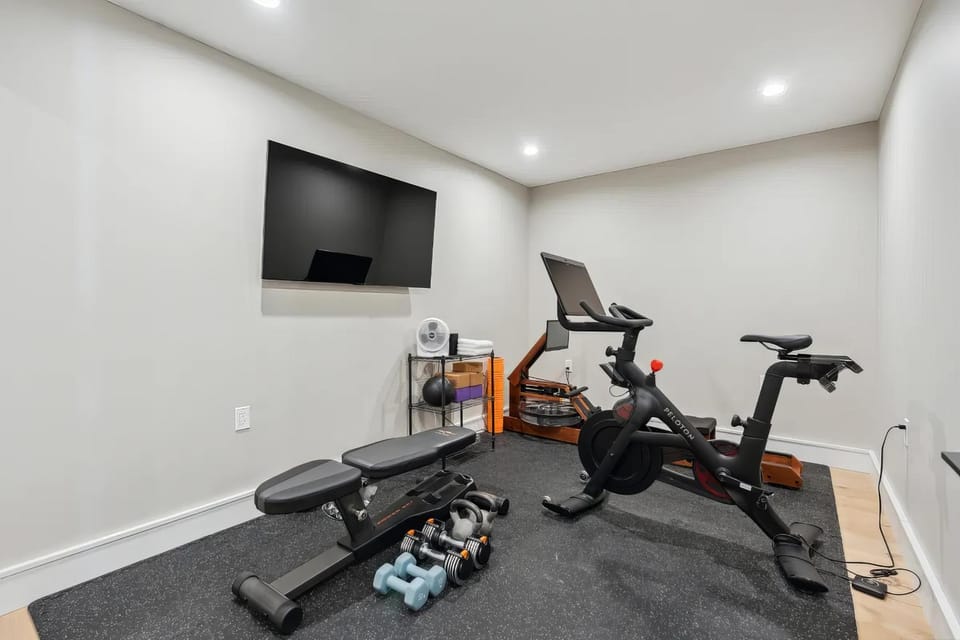 Stowe Woods - Pool, Gym, Tennis Court & BBQ House in Morristown