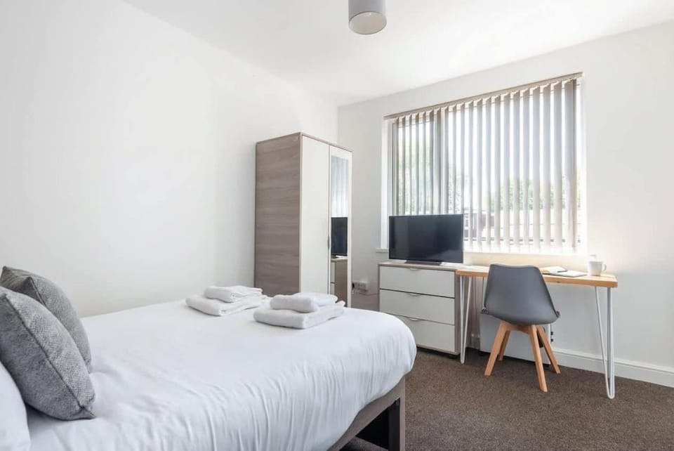 Doncaster Budget Room in Shared House w Kitchen House in Doncaster