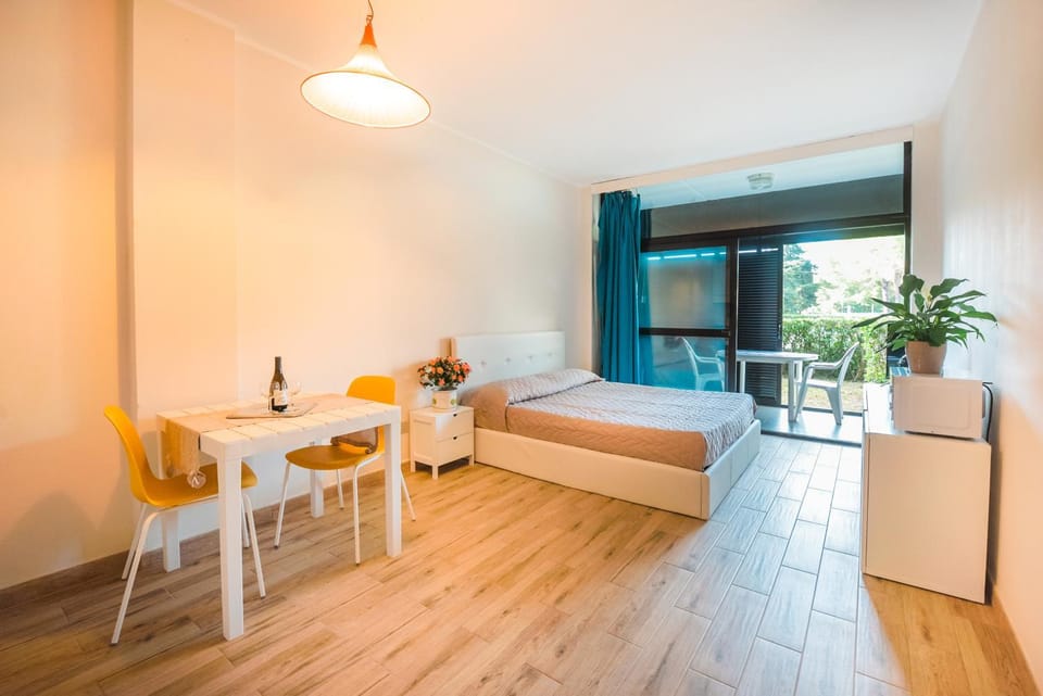 Bed, Living room