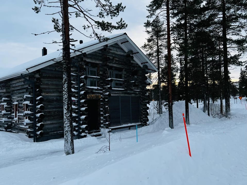 NAAVA- Pine log Villa on Utsuvaara fell in Levi Villa in Lapland