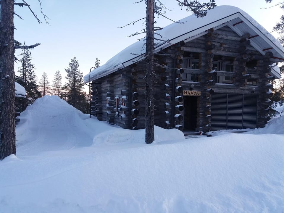 NAAVA- Pine log Villa on Utsuvaara fell in Levi Villa in Lapland