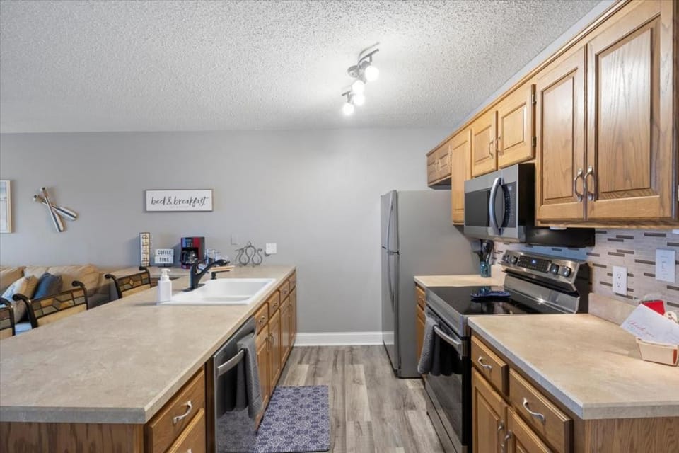 Happy Harbor Lakefront Condo House in Osage Beach