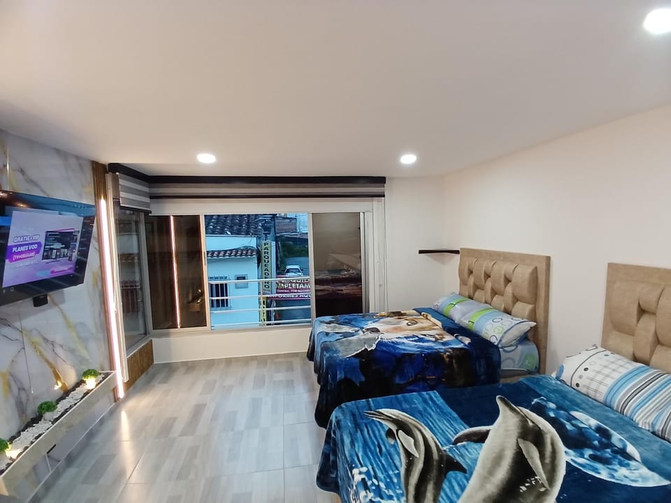 Bed, TV and multimedia, Bedroom