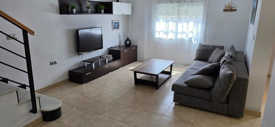 Triana house a 10 min Sevilla y cerca aeropuerto, 5 camas, sofá cama y 2 baños House in Costa de la Luz