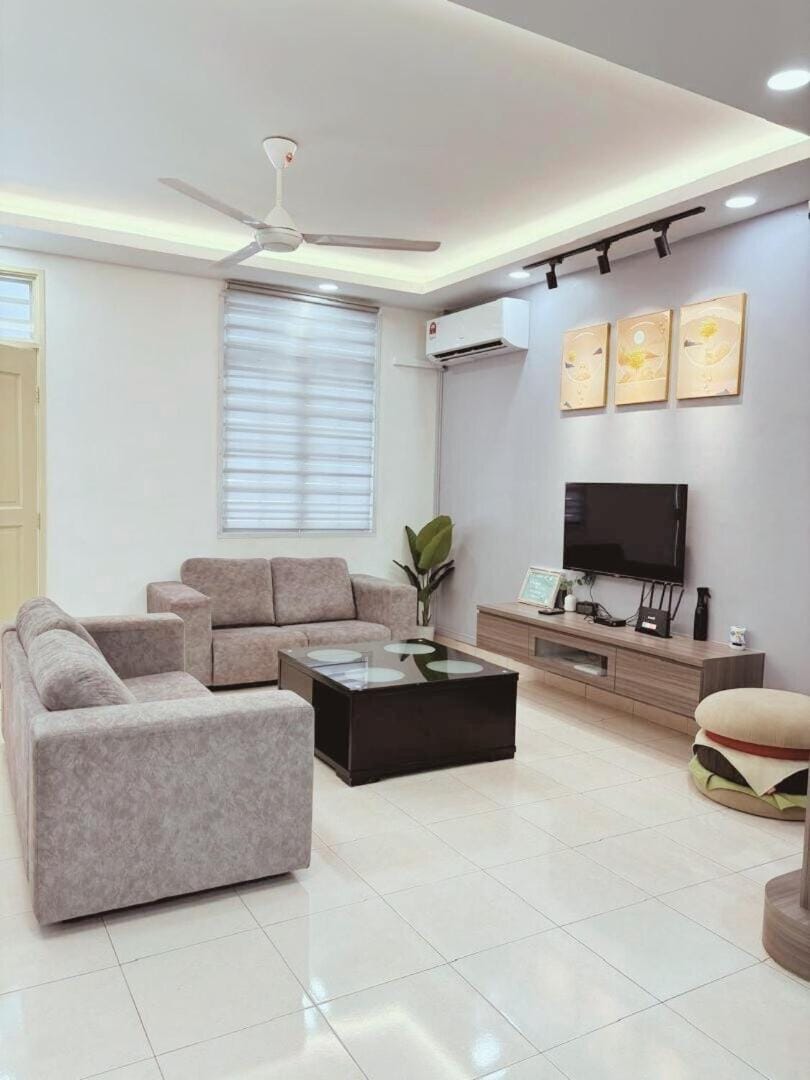 L N L Homestay in Bukit Indah Johor Bahru House in Johor Bahru