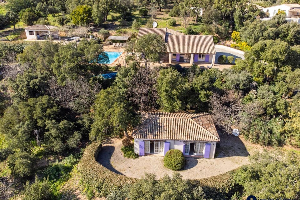 Air-conditioned villa with swimming pool Villa in Sainte-Maxime