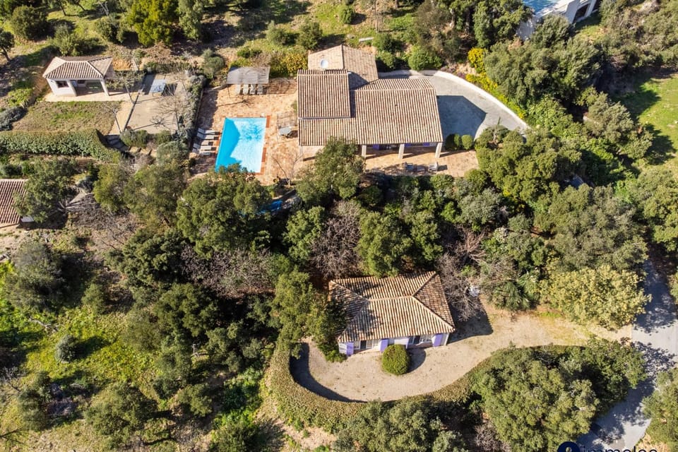 Air-conditioned villa with swimming pool Villa in Sainte-Maxime